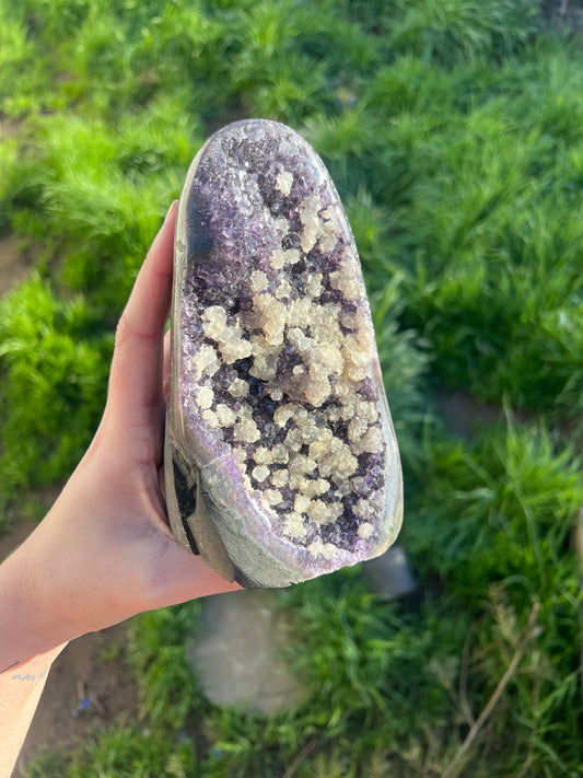 Large amethyst with calcite Freeform (60)