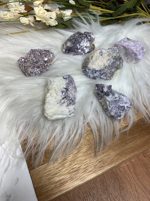 Lepidolite Rough Stone (Purple Mica)